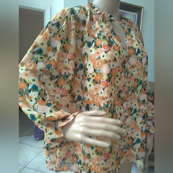 BNWOT Entro MULTI COLOR FLORAL Blouse W/ Mandarin Collar SZ. SM PEACHY COLORS - Picture 6 of 8
